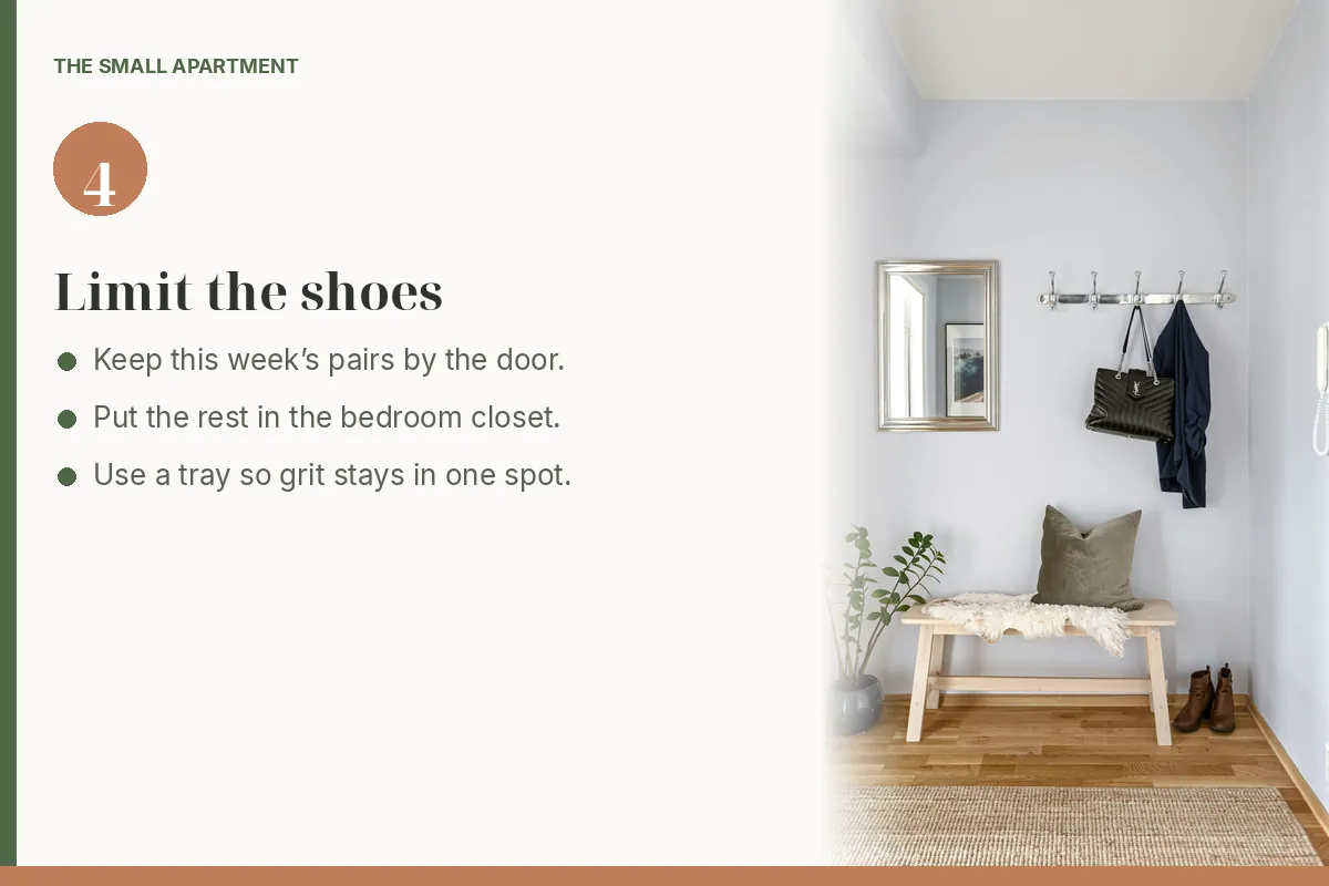 Step card: keep only a few shoes by the bench. Photo shows a wood bench, wall hooks with a coat and a bag, and one pair of boots.